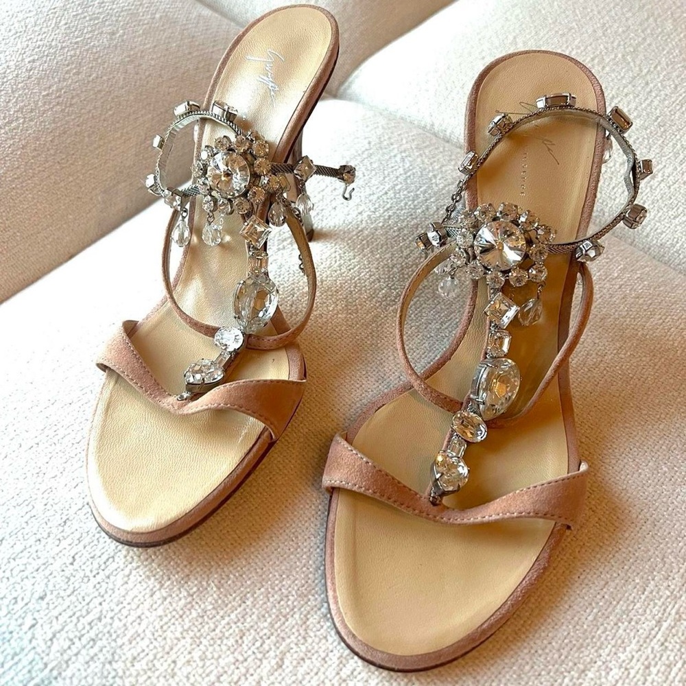 Giuseppe Zanotti Chain-Link Accent T-Strap Sandals 
Size: 7.5 US
